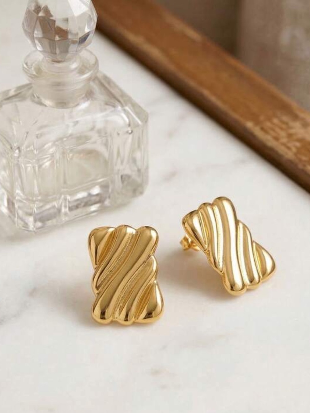 Gold Wave Square Earrings